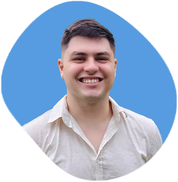 Renato's profile picture with a light blue background